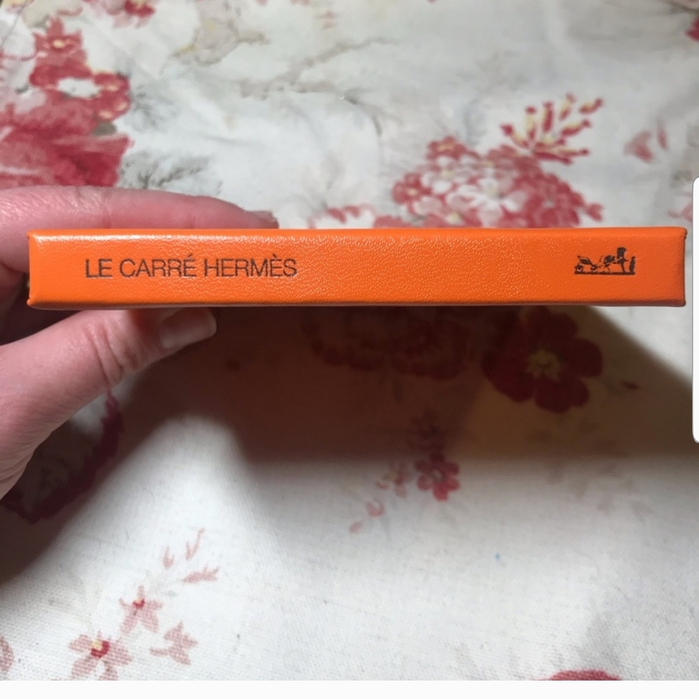Hermes HARDCOVER scarf book🧡🧡 - Picture 11 of 15